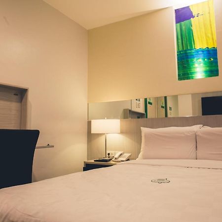 Go Hotels Ortigas Center Pasig City Kültér fotó