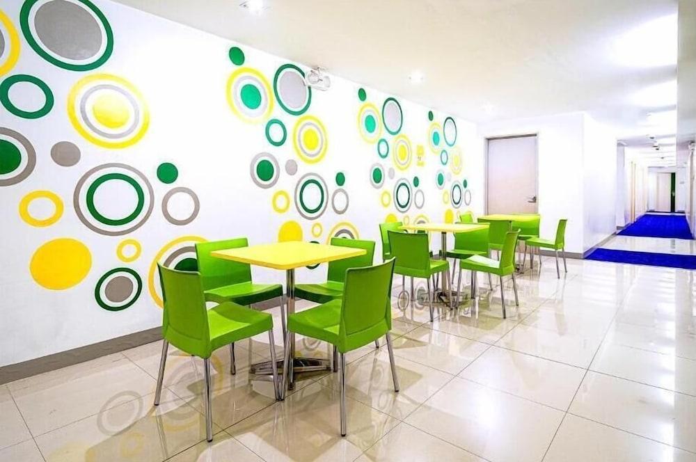 Go Hotels Ortigas Center Pasig City Kültér fotó