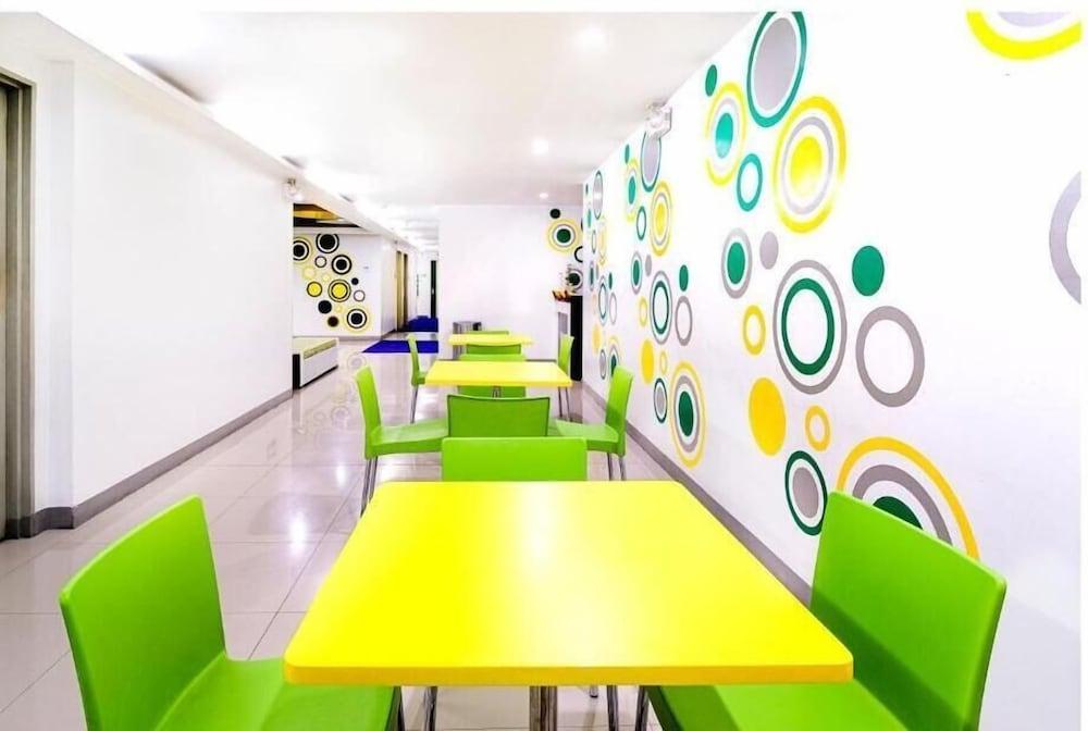 Go Hotels Ortigas Center Pasig City Kültér fotó