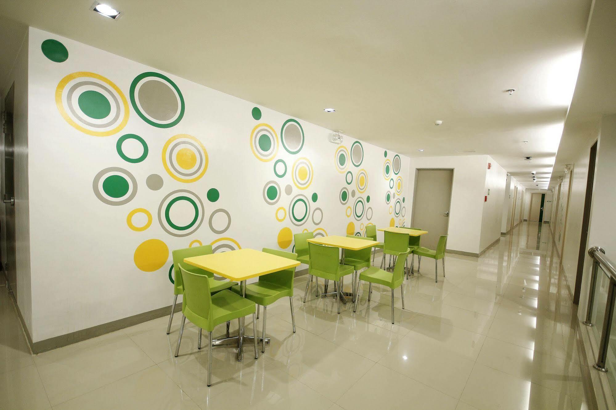 Go Hotels Ortigas Center Pasig City Kültér fotó