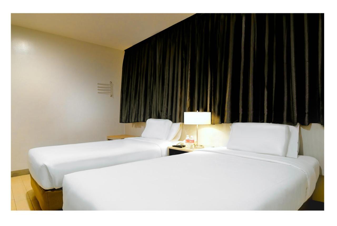 Go Hotels Ortigas Center Pasig City Kültér fotó
